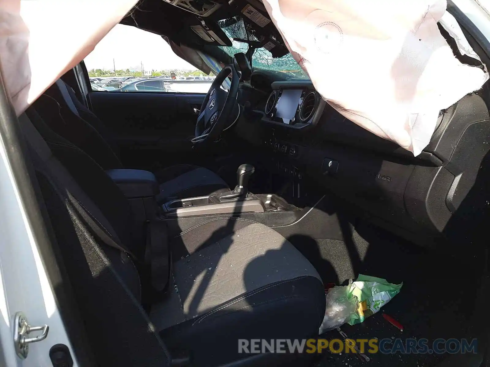 5 Photograph of a damaged car 3TMCZ5ANXLM369668 TOYOTA TACOMA 2020