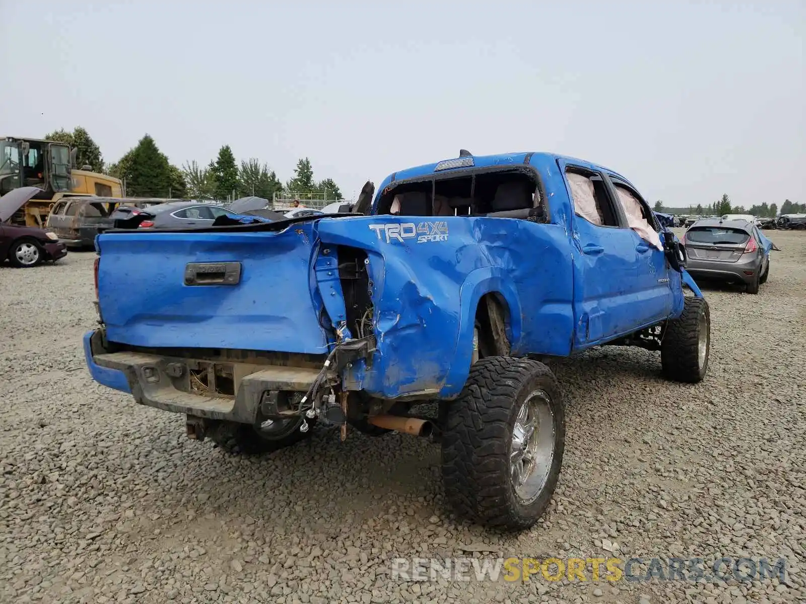 4 Photograph of a damaged car 3TMDZ5BN0LM083346 TOYOTA TACOMA 2020