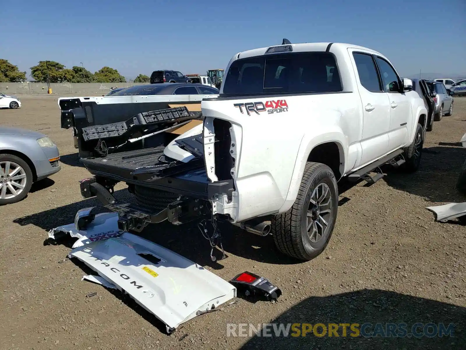 4 Photograph of a damaged car 3TMDZ5BN0LM084335 TOYOTA TACOMA 2020