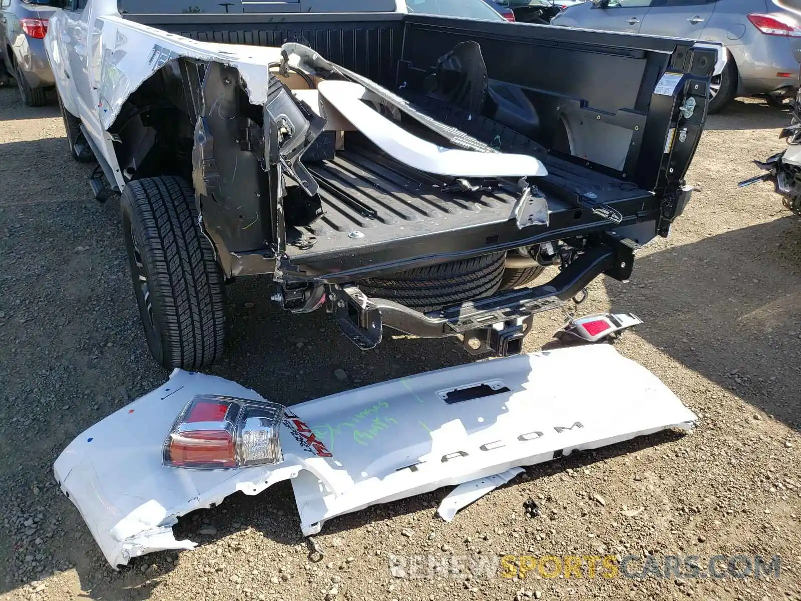 9 Photograph of a damaged car 3TMDZ5BN0LM084335 TOYOTA TACOMA 2020