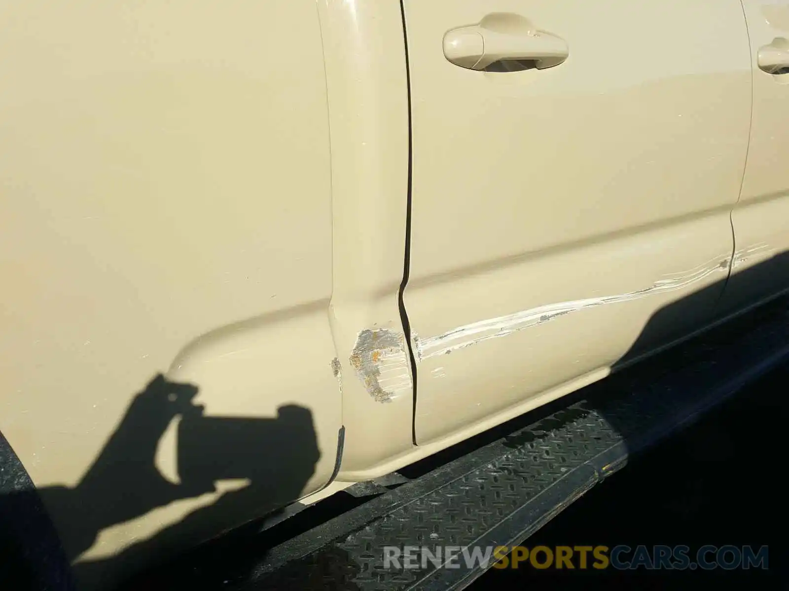 9 Photograph of a damaged car 3TMDZ5BN1LM083257 TOYOTA TACOMA 2020