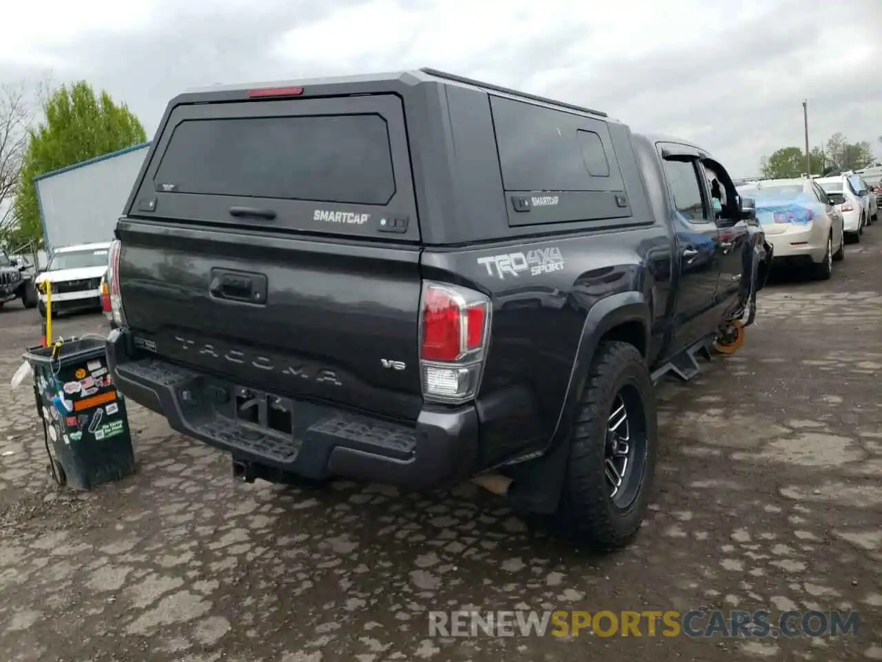 4 Photograph of a damaged car 3TMDZ5BN2LM082036 TOYOTA TACOMA 2020