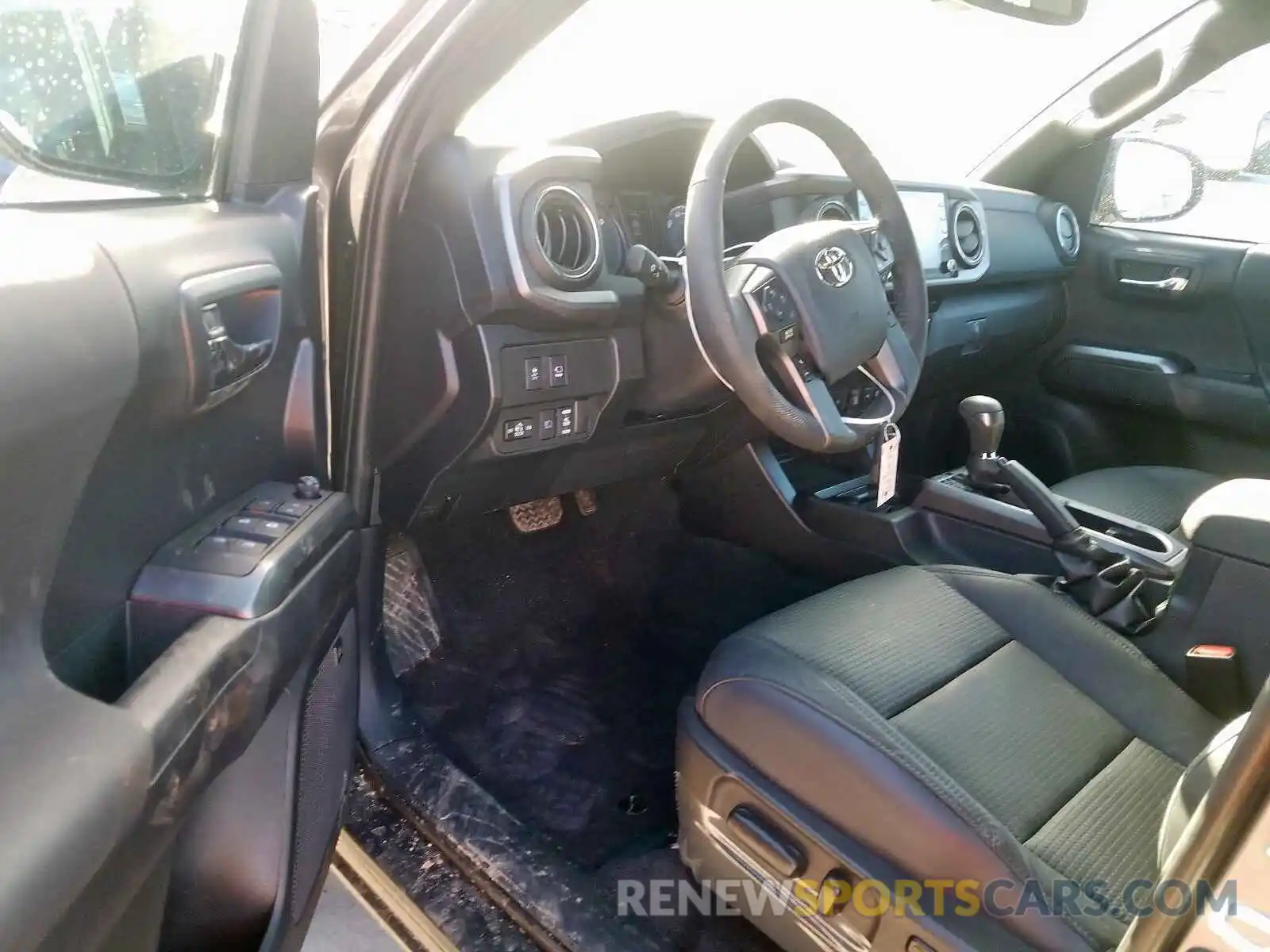 9 Photograph of a damaged car 3TMDZ5BN2LM088130 TOYOTA TACOMA 2020