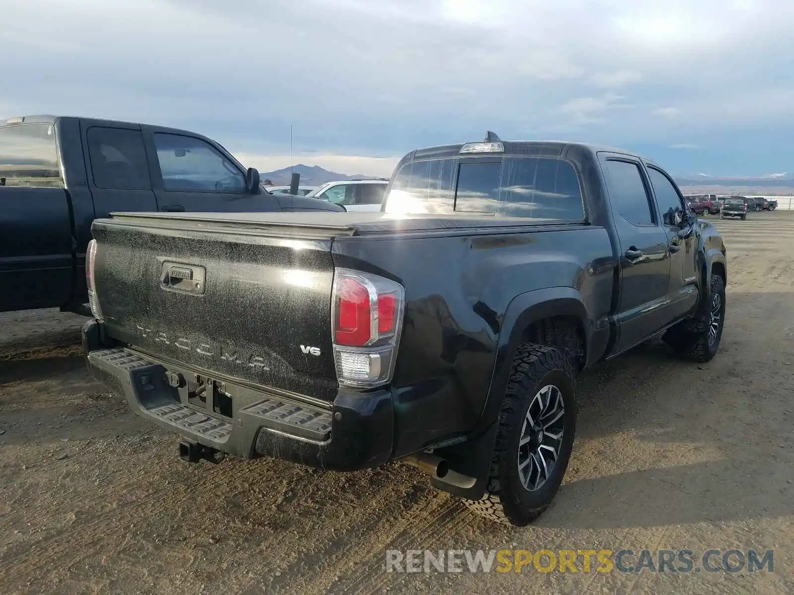 4 Photograph of a damaged car 3TMDZ5BN2LM090105 TOYOTA TACOMA 2020