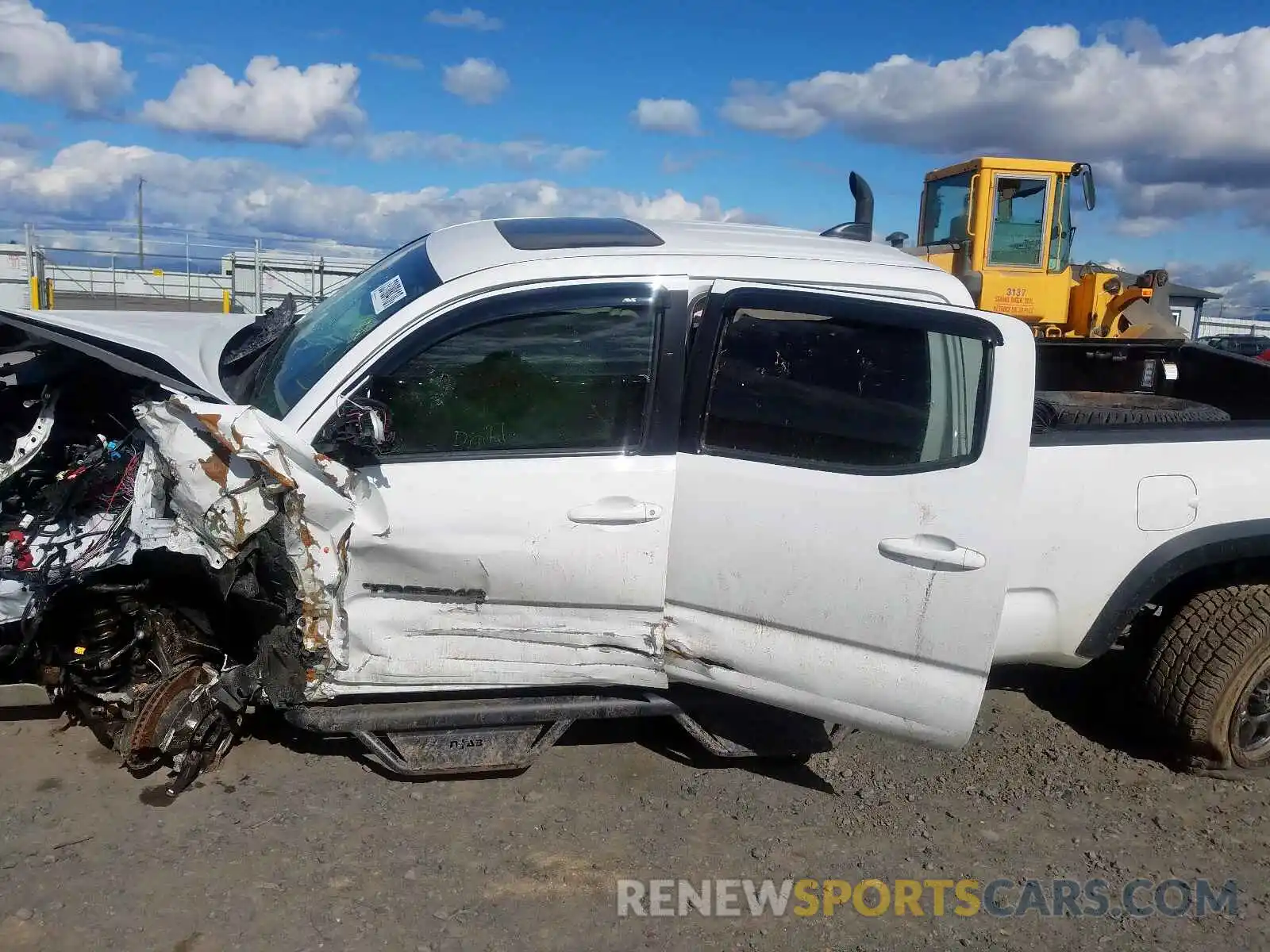 10 Photograph of a damaged car 3TMDZ5BN3LM082322 TOYOTA TACOMA 2020