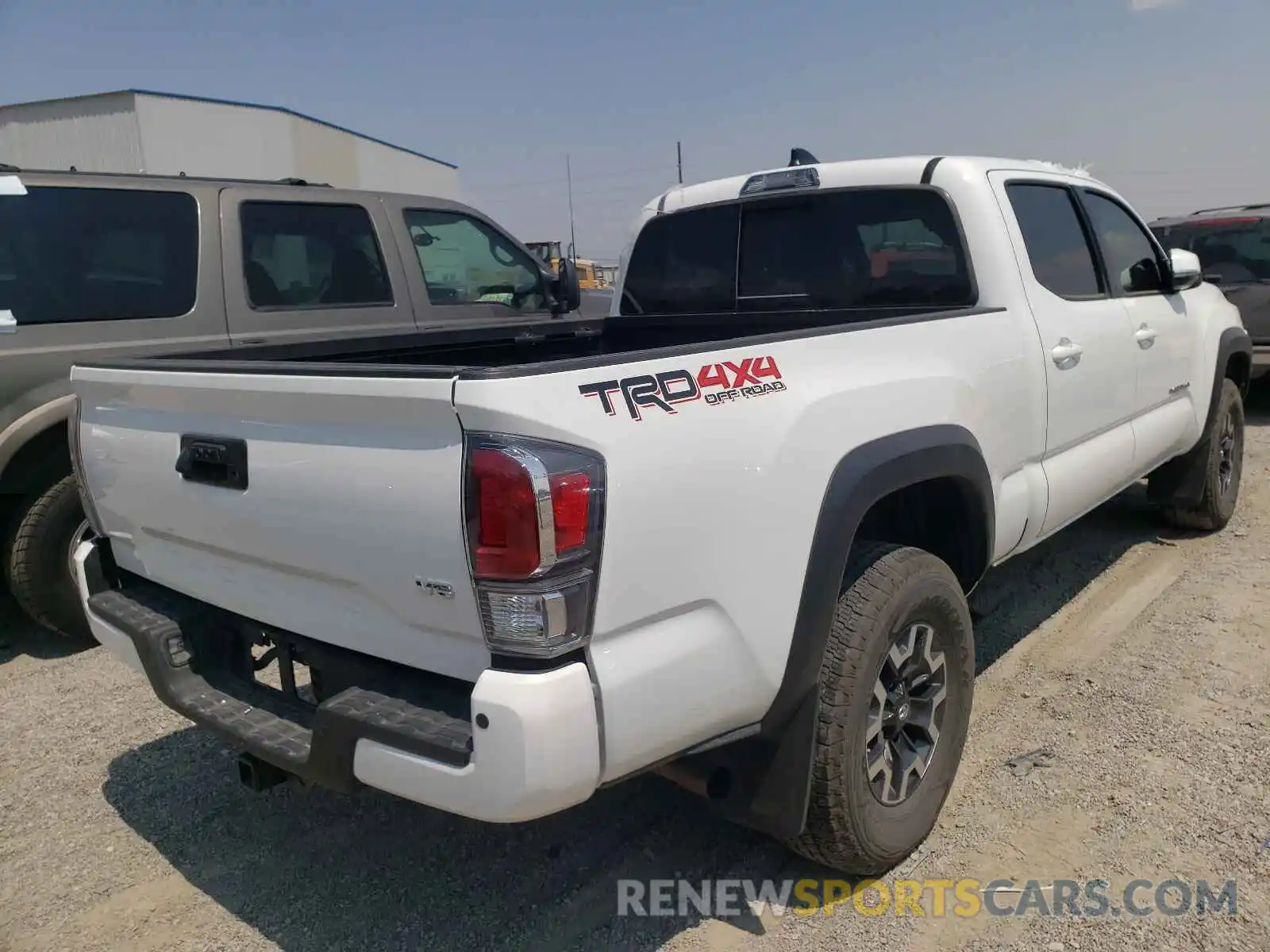 4 Photograph of a damaged car 3TMDZ5BN4LM086007 TOYOTA TACOMA 2020