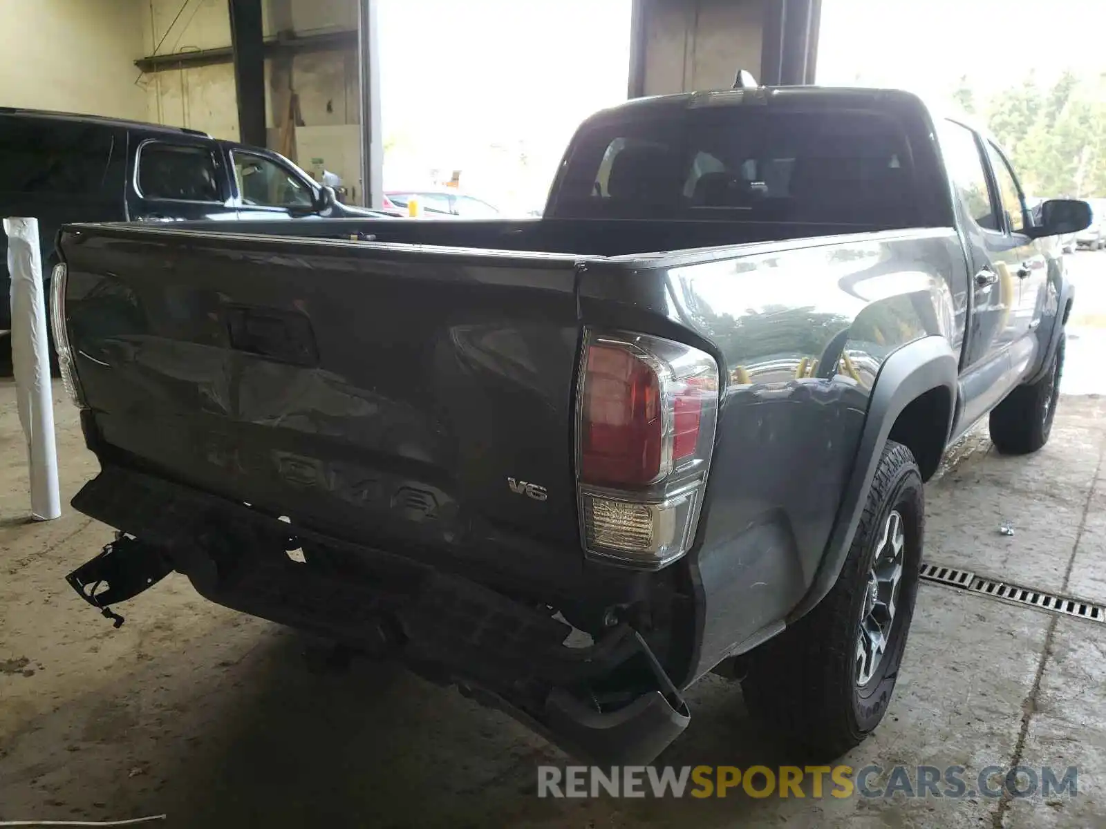 4 Photograph of a damaged car 3TMDZ5BN6LM082864 TOYOTA TACOMA 2020