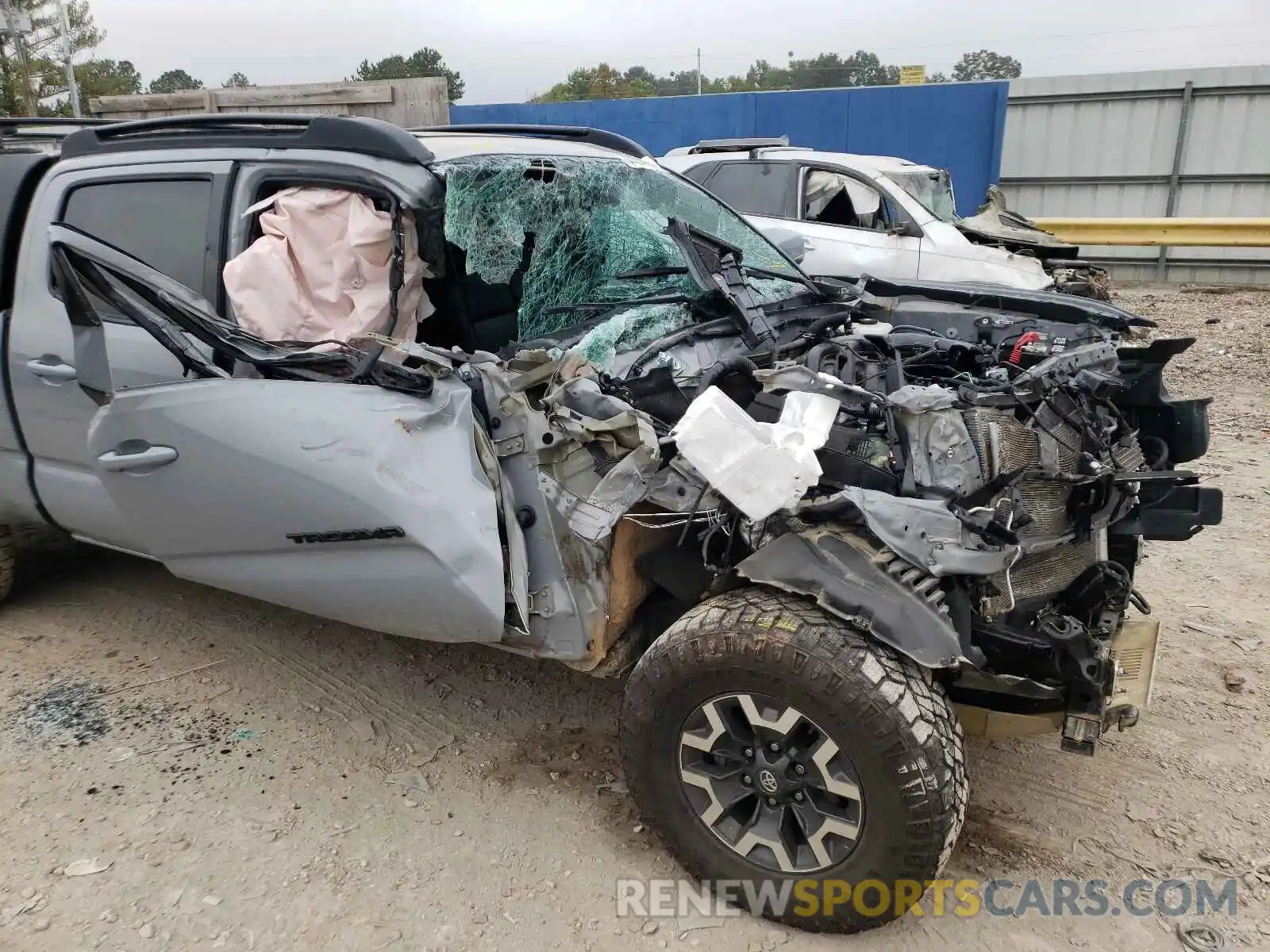 9 Photograph of a damaged car 3TMDZ5BN6LM090852 TOYOTA TACOMA 2020