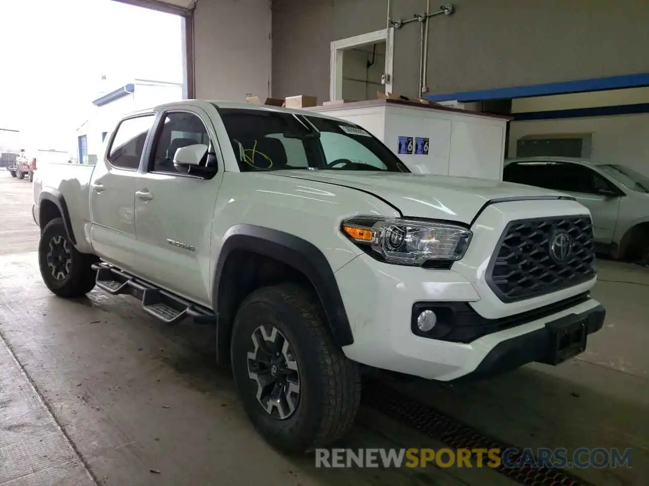 1 Photograph of a damaged car 3TMDZ5BN6LM094738 TOYOTA TACOMA 2020