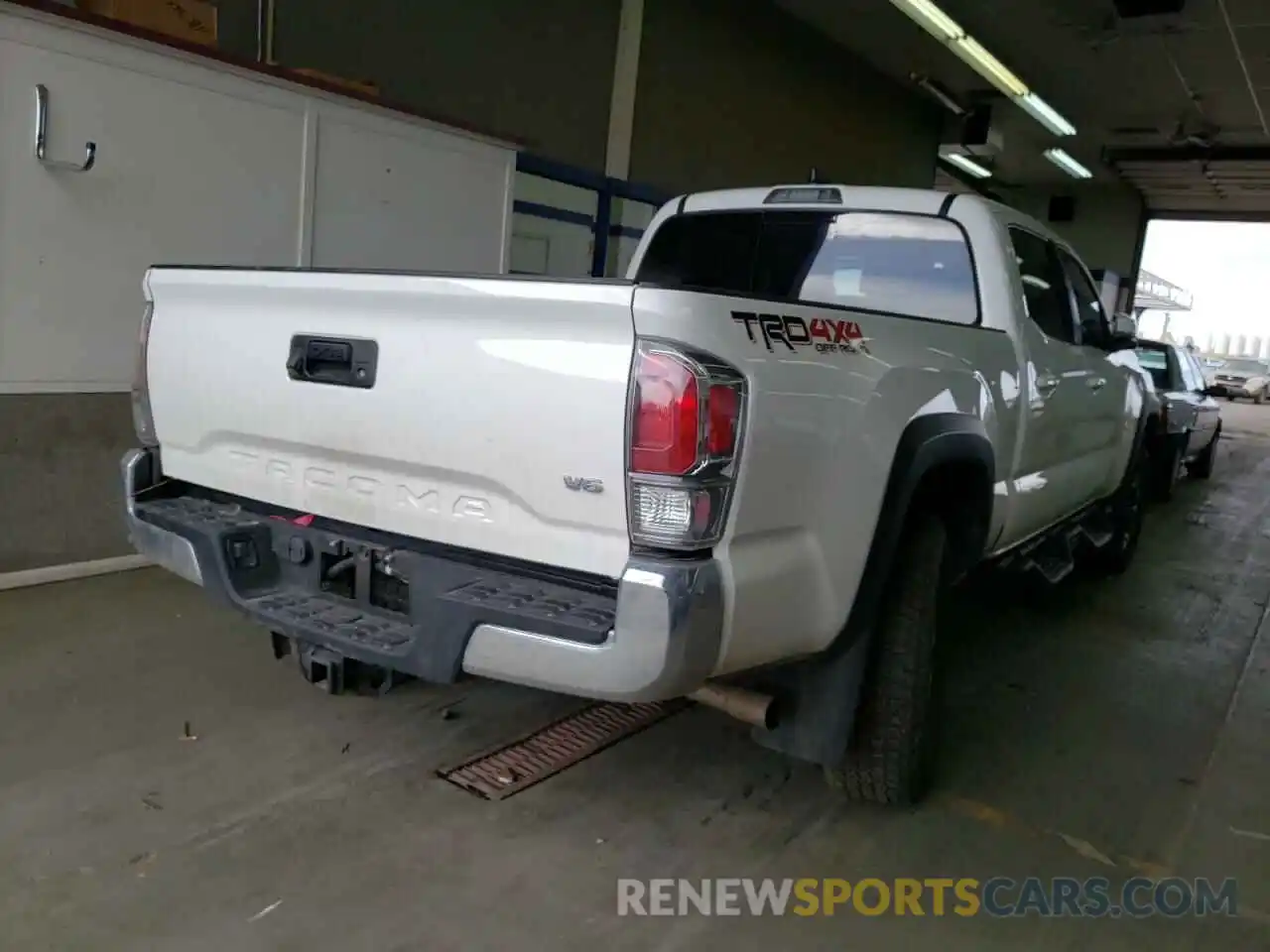 4 Photograph of a damaged car 3TMDZ5BN6LM094738 TOYOTA TACOMA 2020