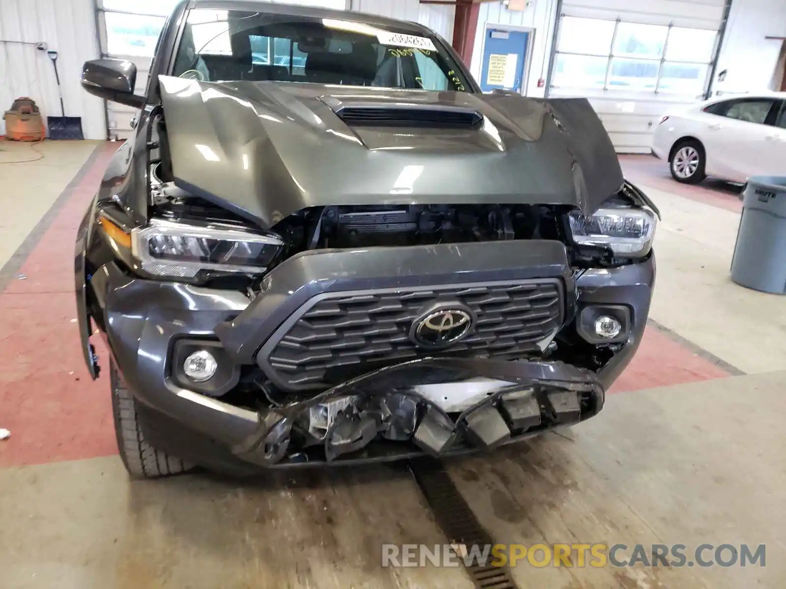 9 Photograph of a damaged car 3TMDZ5BN8LM080016 TOYOTA TACOMA 2020