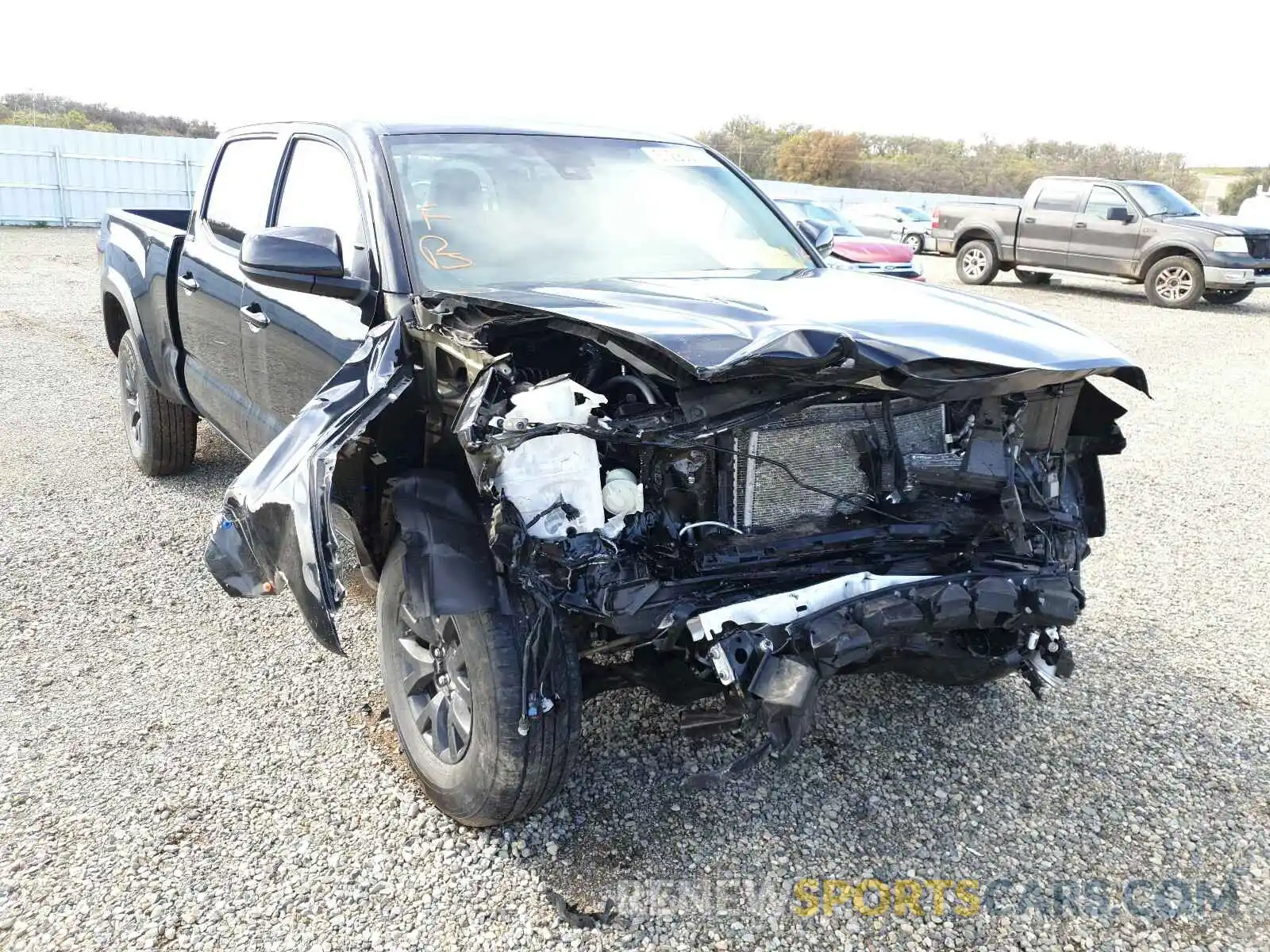 1 Photograph of a damaged car 3TMDZ5BN8LM086401 TOYOTA TACOMA 2020