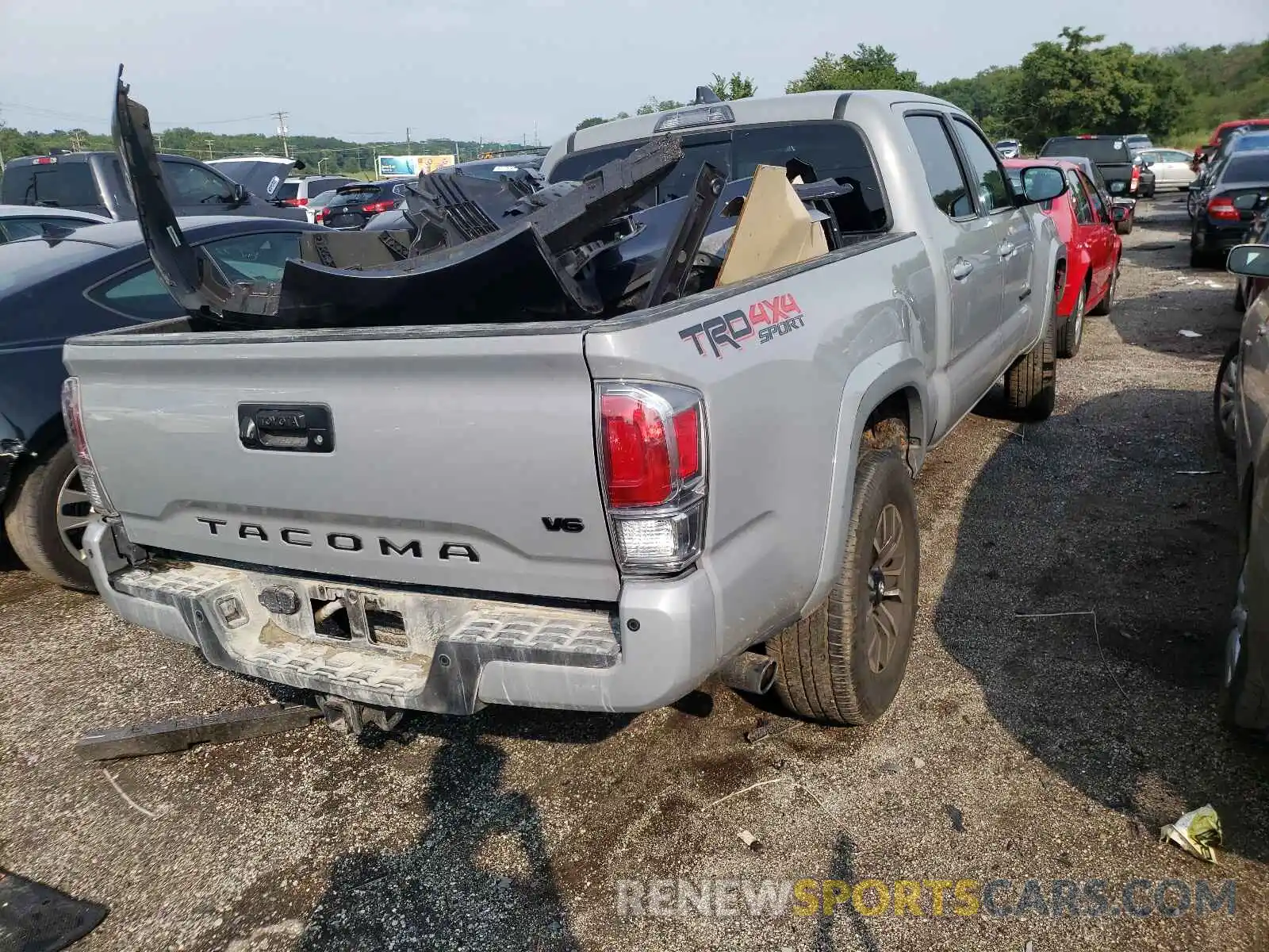 4 Photograph of a damaged car 3TMDZ5BN8LM092425 TOYOTA TACOMA 2020