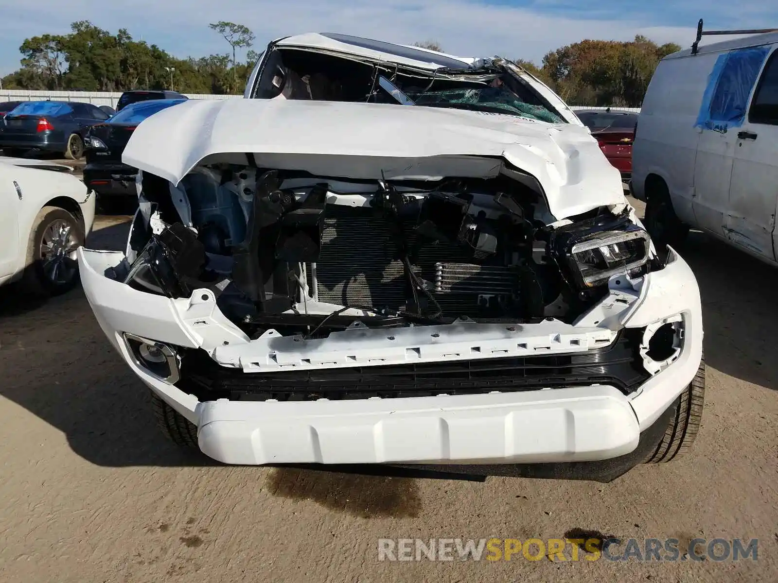 9 Photograph of a damaged car 3TMGZ5AN6LM337415 TOYOTA TACOMA 2020