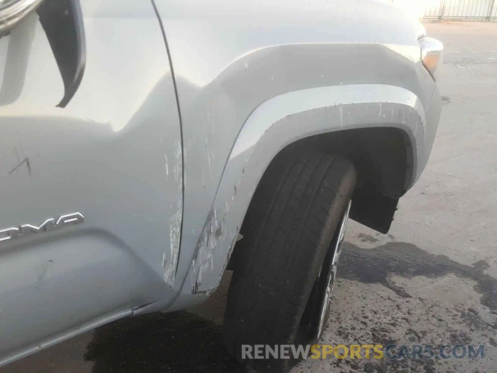 9 Photograph of a damaged car 3TMGZ5AN8LM335441 TOYOTA TACOMA 2020