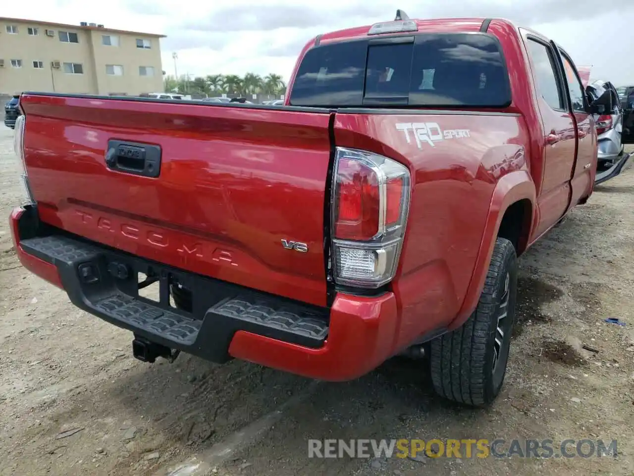 4 Photograph of a damaged car 3TYAZ5CN1LT000660 TOYOTA TACOMA 2020