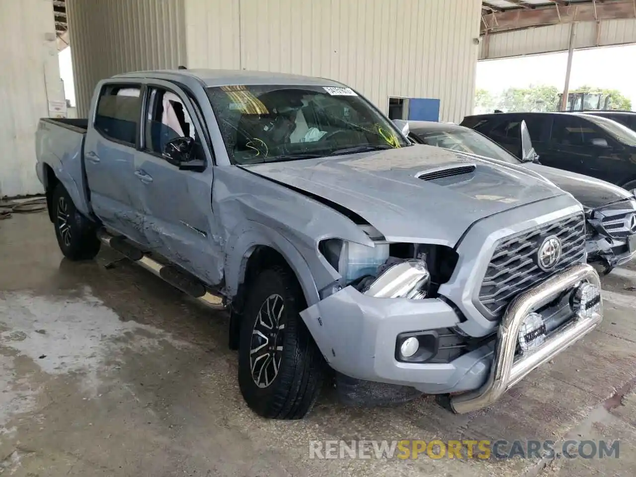 1 Photograph of a damaged car 3TYAZ5CN2LT001915 TOYOTA TACOMA 2020