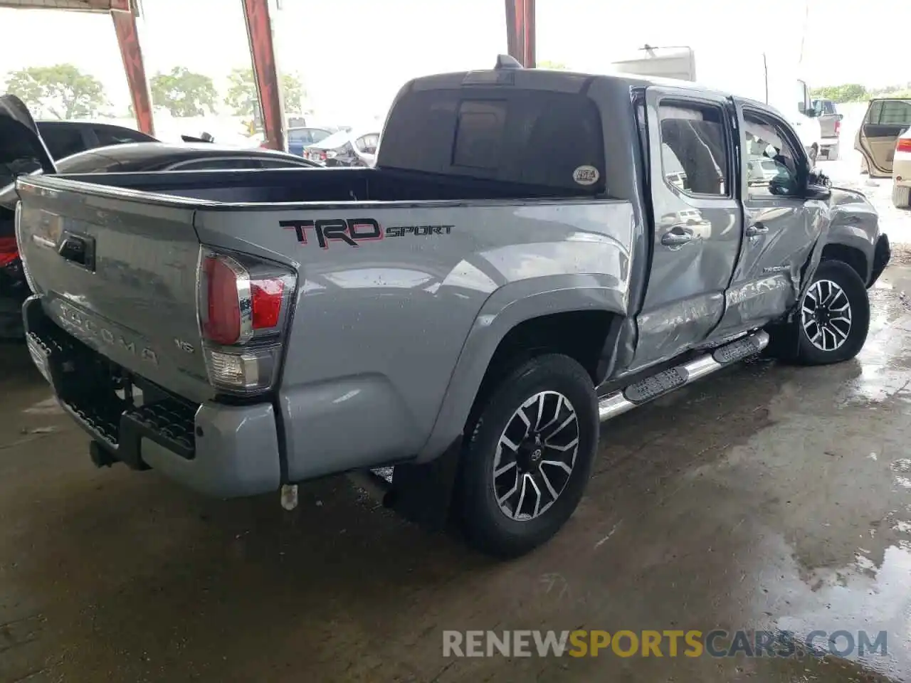 4 Photograph of a damaged car 3TYAZ5CN2LT001915 TOYOTA TACOMA 2020