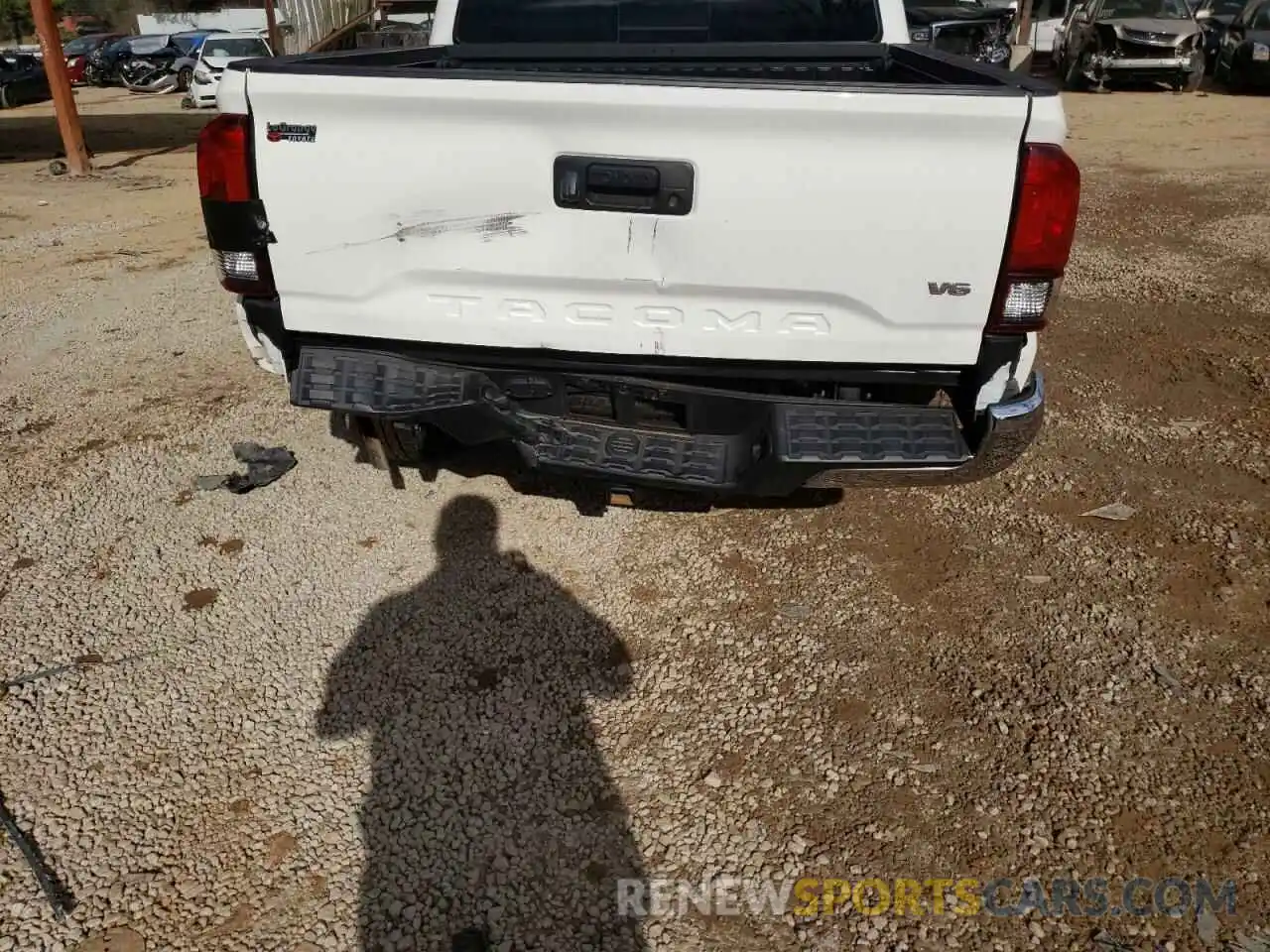 9 Photograph of a damaged car 3TYAZ5CN5LT000595 TOYOTA TACOMA 2020