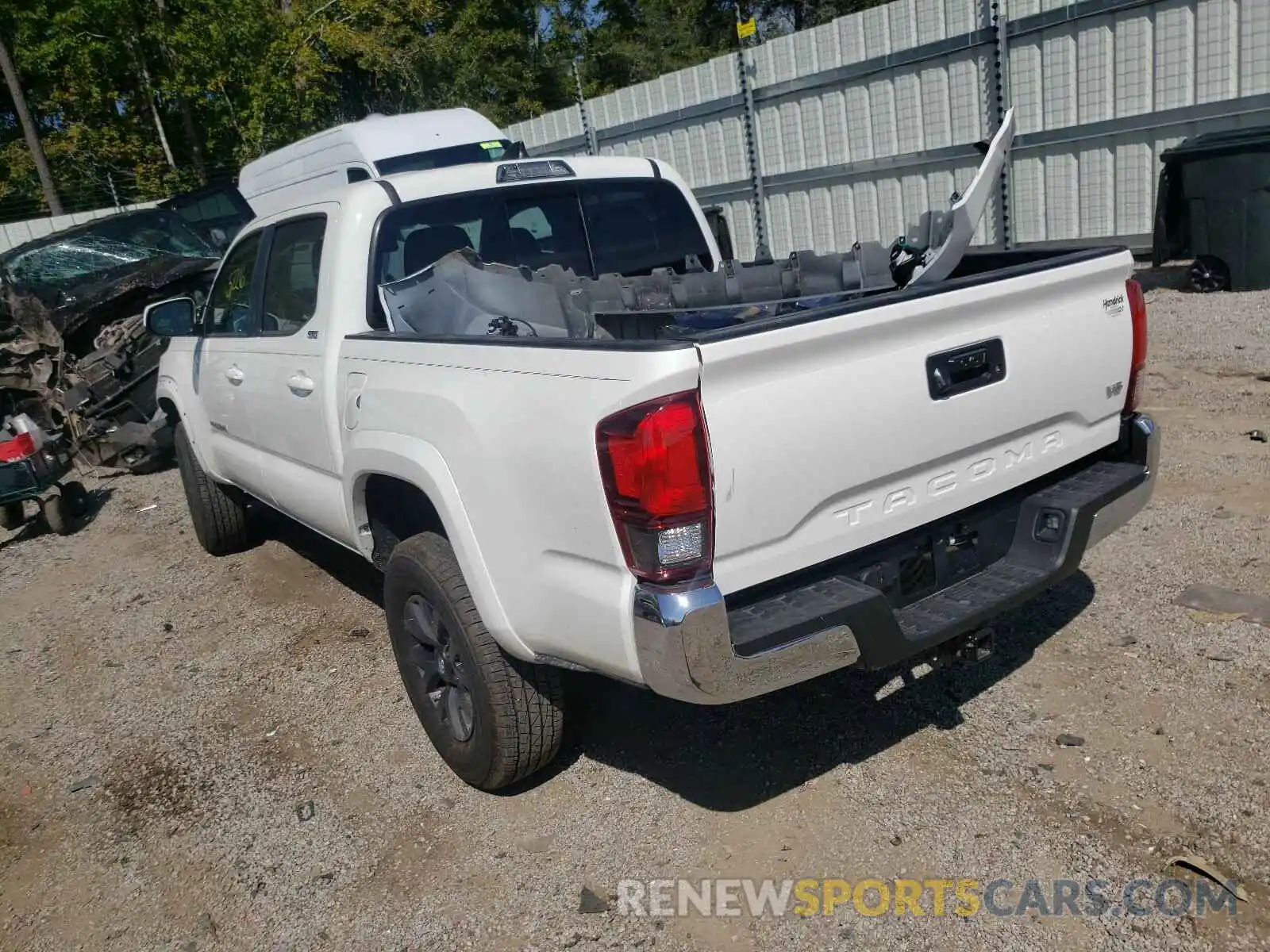 3 Photograph of a damaged car 3TYAZ5CN5LT000600 TOYOTA TACOMA 2020