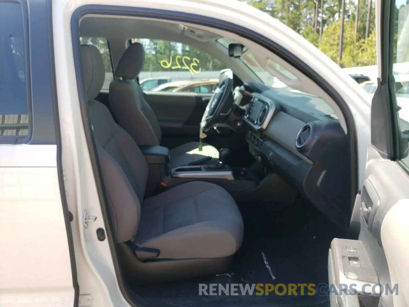 5 Photograph of a damaged car 3TYAZ5CN5LT000600 TOYOTA TACOMA 2020