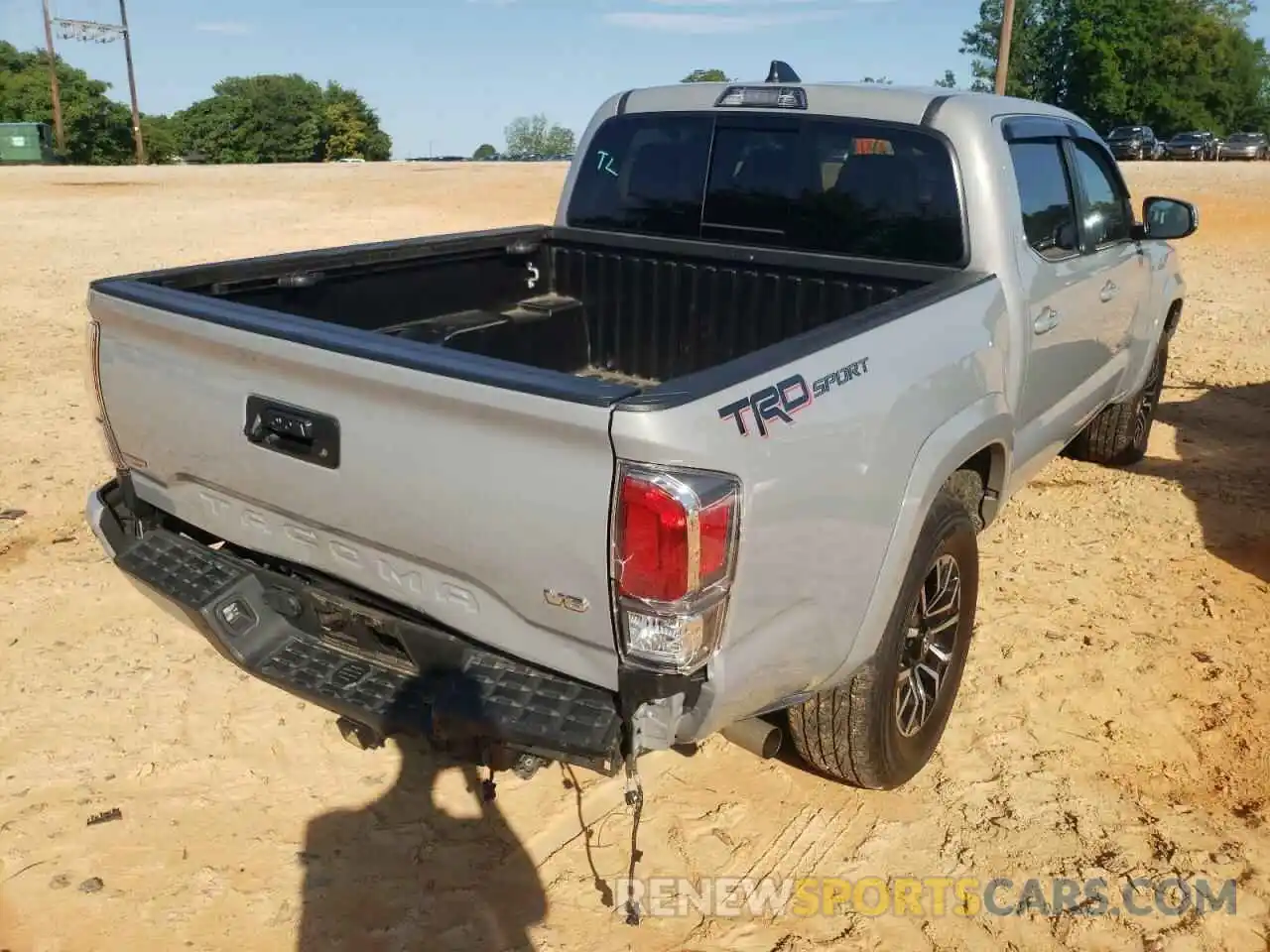 4 Photograph of a damaged car 3TYAZ5CN5LT000886 TOYOTA TACOMA 2020