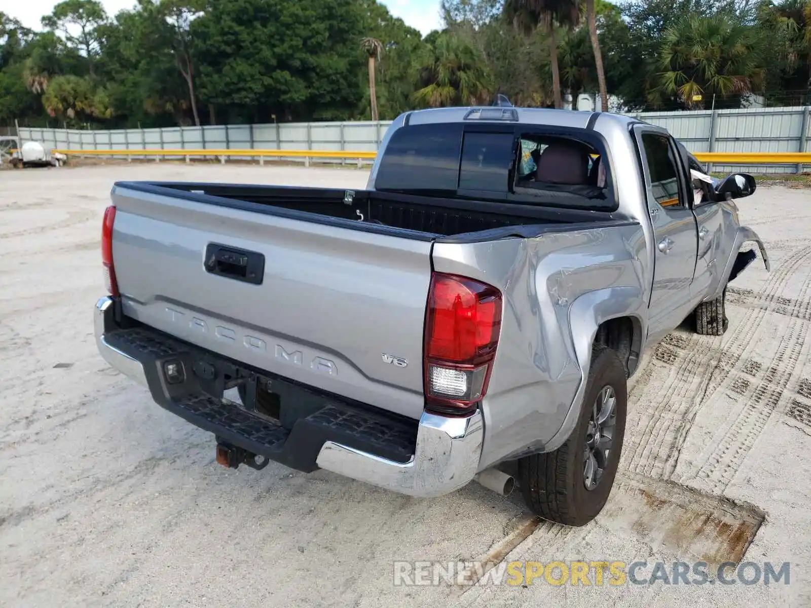 4 Photograph of a damaged car 3TYAZ5CN6LT001707 TOYOTA TACOMA 2020