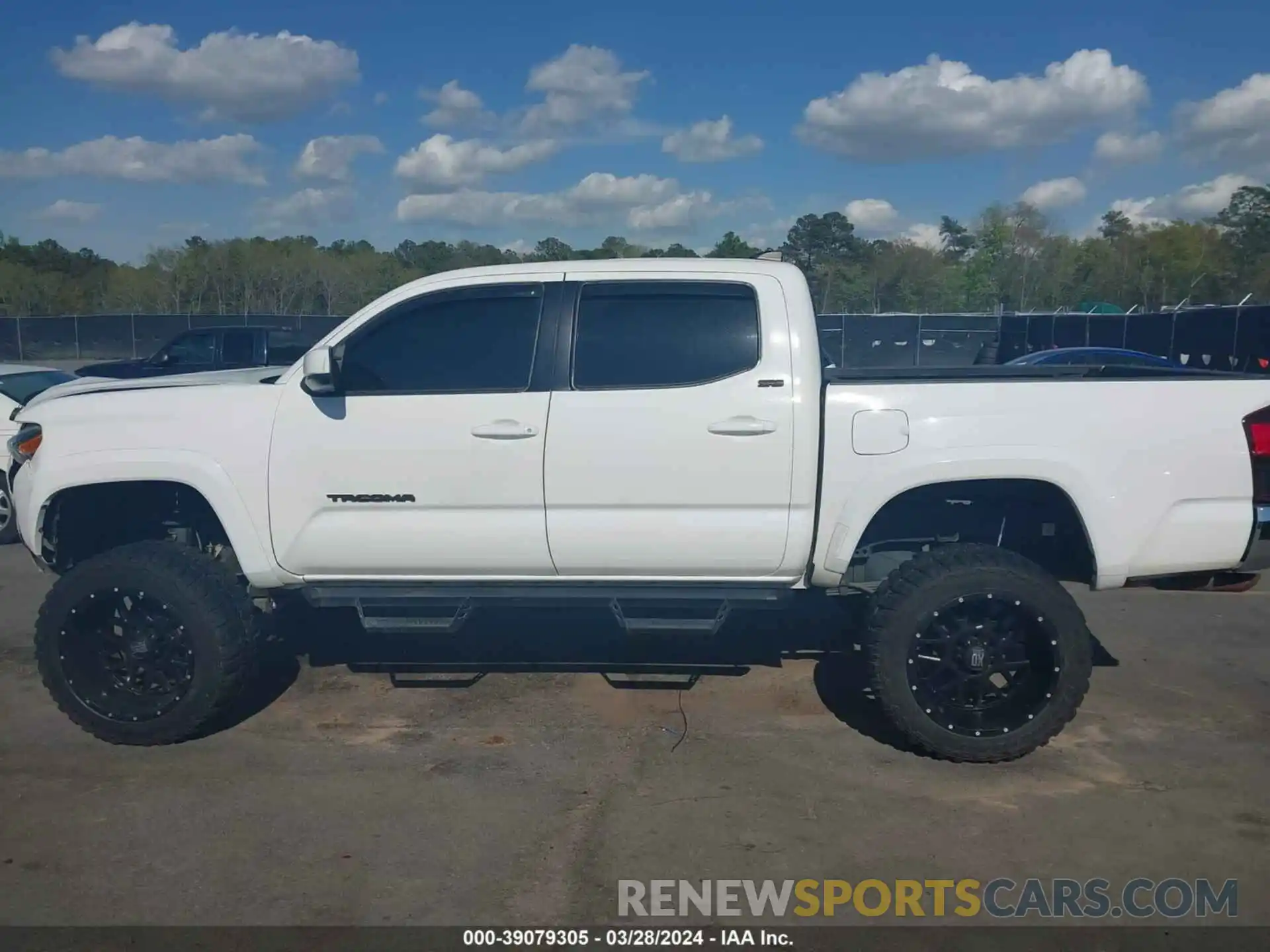 14 Photograph of a damaged car 3TYAZ5CN8LT001045 TOYOTA TACOMA 2020