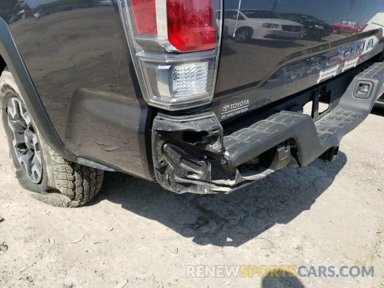 9 Photograph of a damaged car 3TYAZ5CNXLT001371 TOYOTA TACOMA 2020