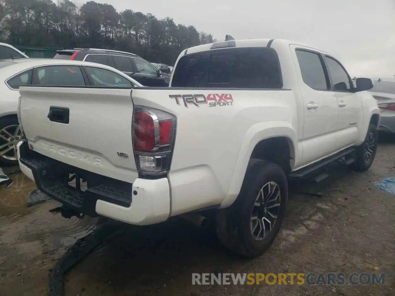 4 Photograph of a damaged car 3TYCZ5AN4LT004570 TOYOTA TACOMA 2020