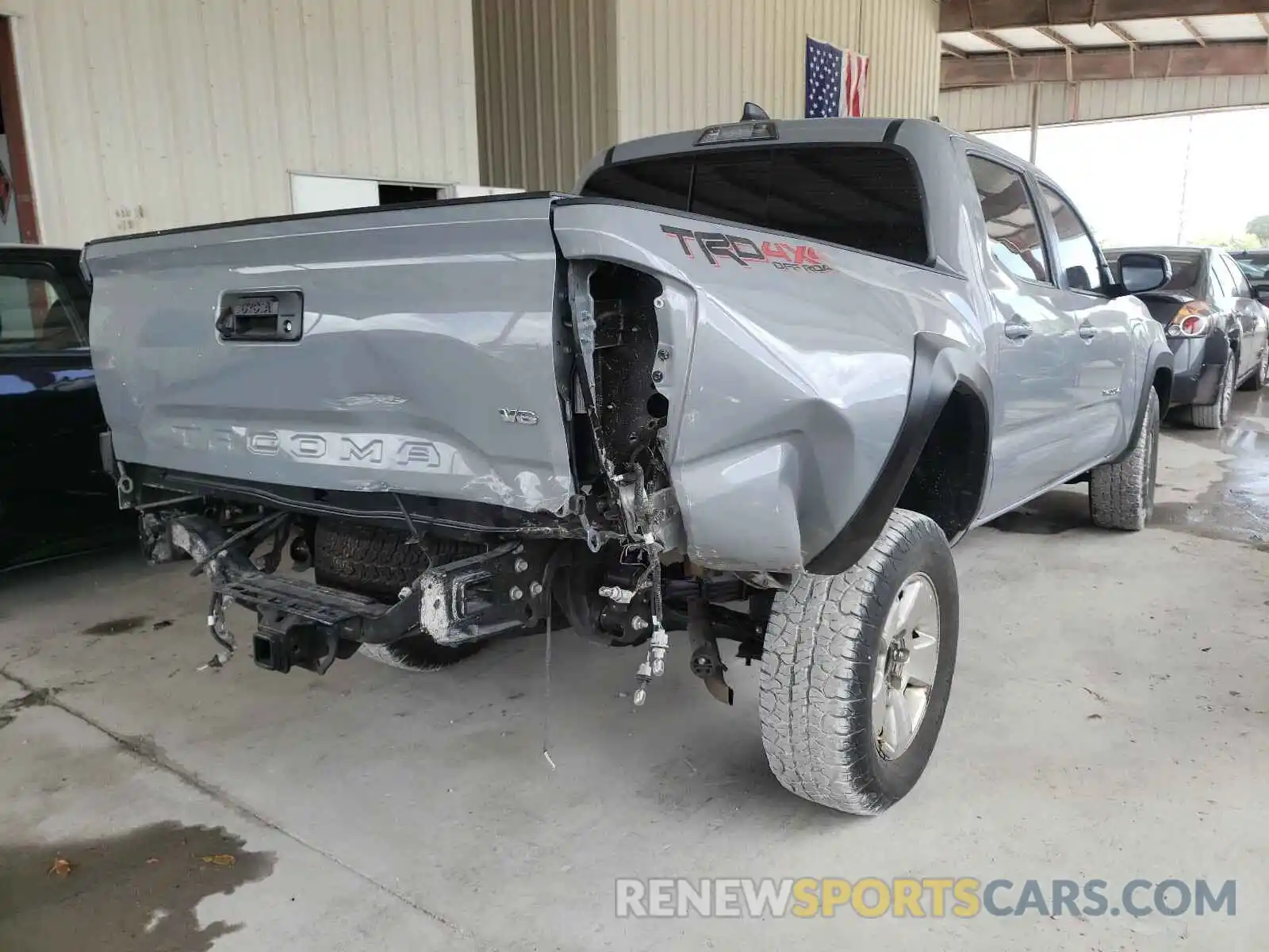 4 Photograph of a damaged car 3TYCZ5AN6LT003811 TOYOTA TACOMA 2020