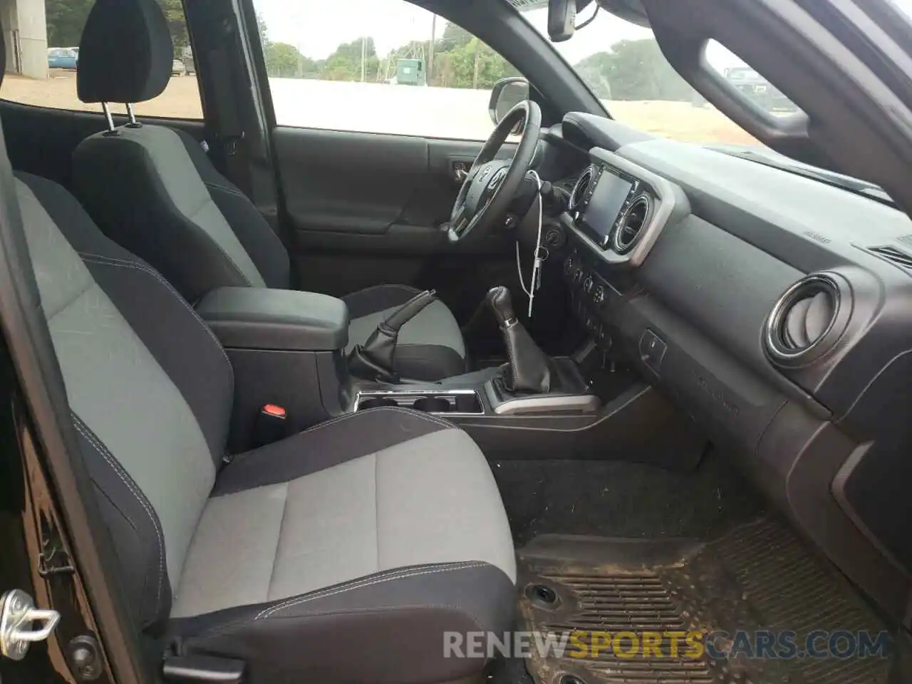 5 Photograph of a damaged car 3TYCZ5AN8LT006905 TOYOTA TACOMA 2020