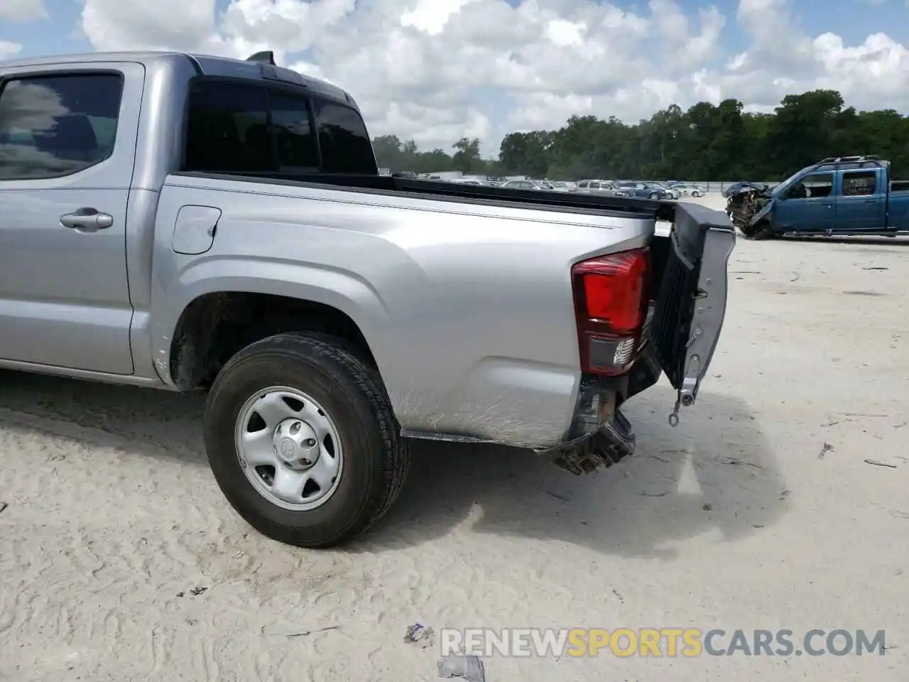 9 Photograph of a damaged car 3TYCZ5AN9LT006430 TOYOTA TACOMA 2020