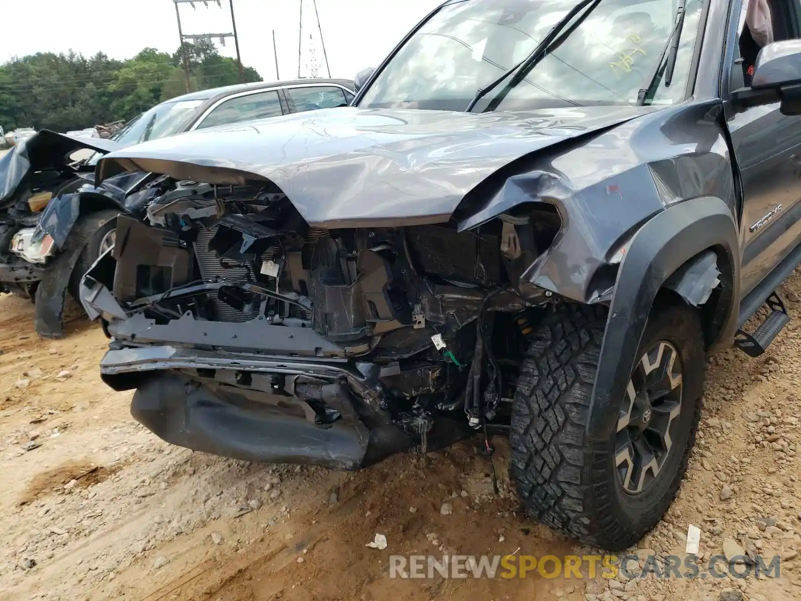 9 Photograph of a damaged car 3TYCZ5ANXLT004282 TOYOTA TACOMA 2020