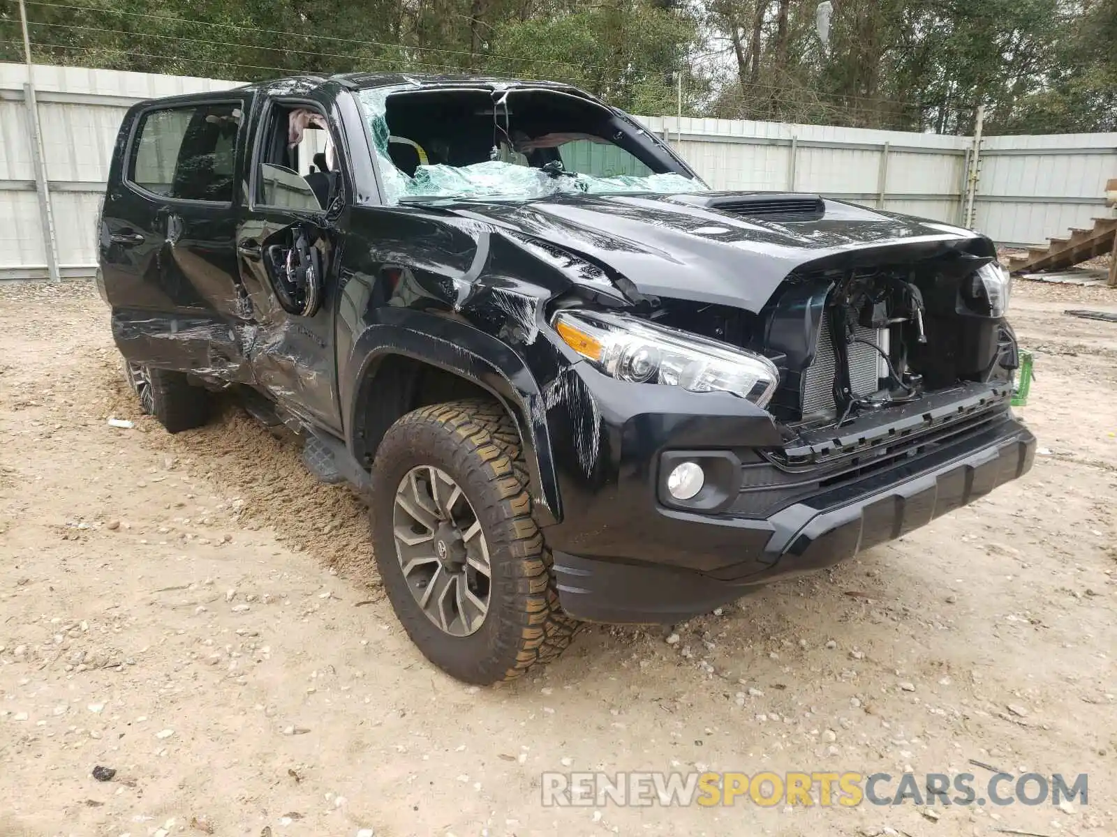 1 Photograph of a damaged car 3TYCZ5ANXLT006520 TOYOTA TACOMA 2020