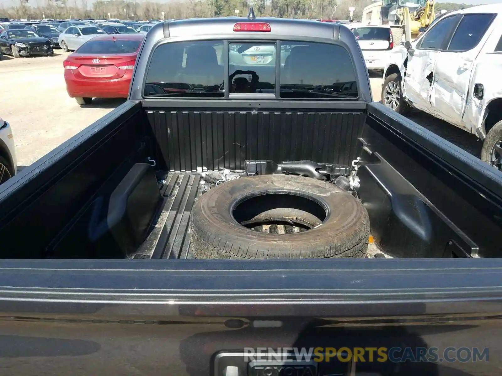 6 Photograph of a damaged car 3TYRX5GN1LT002105 TOYOTA TACOMA 2020