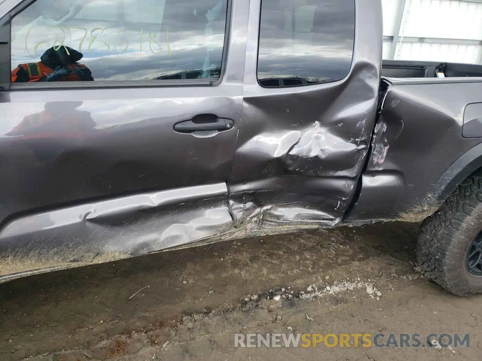 9 Photograph of a damaged car 3TYRX5GN5LT001751 TOYOTA TACOMA 2020