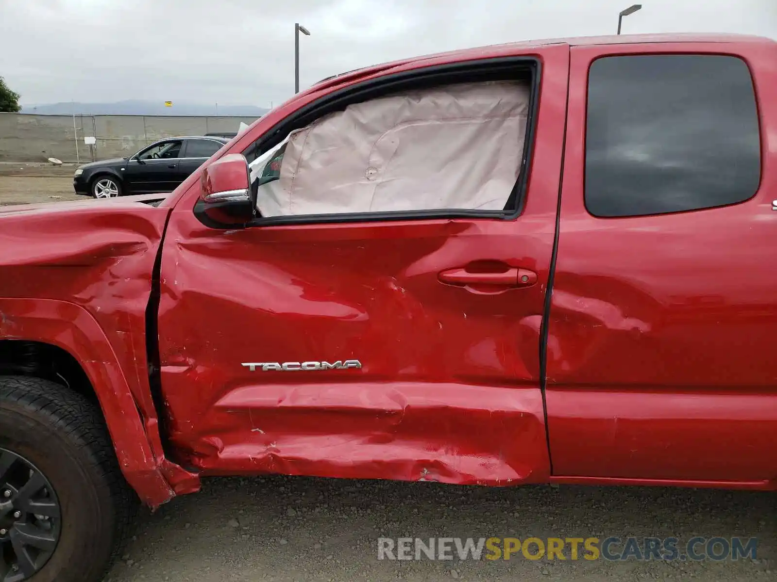 10 Photograph of a damaged car 3TYRZ5CN2LT000038 TOYOTA TACOMA 2020