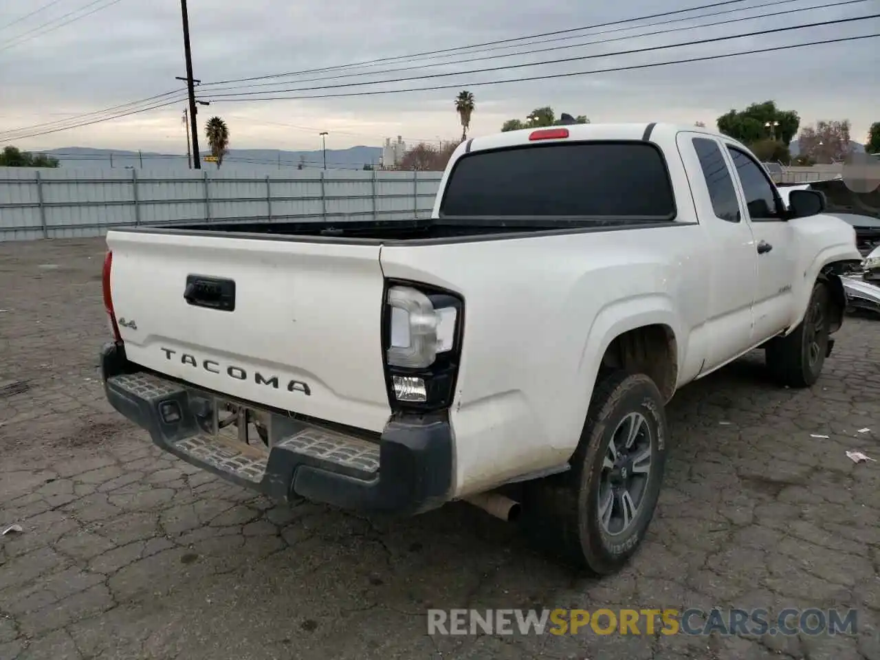 4 Photograph of a damaged car 3TYSX5EN5LT001706 TOYOTA TACOMA 2020