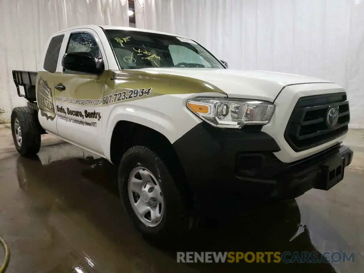 1 Photograph of a damaged car 3TYSX5ENXLT000230 TOYOTA TACOMA 2020