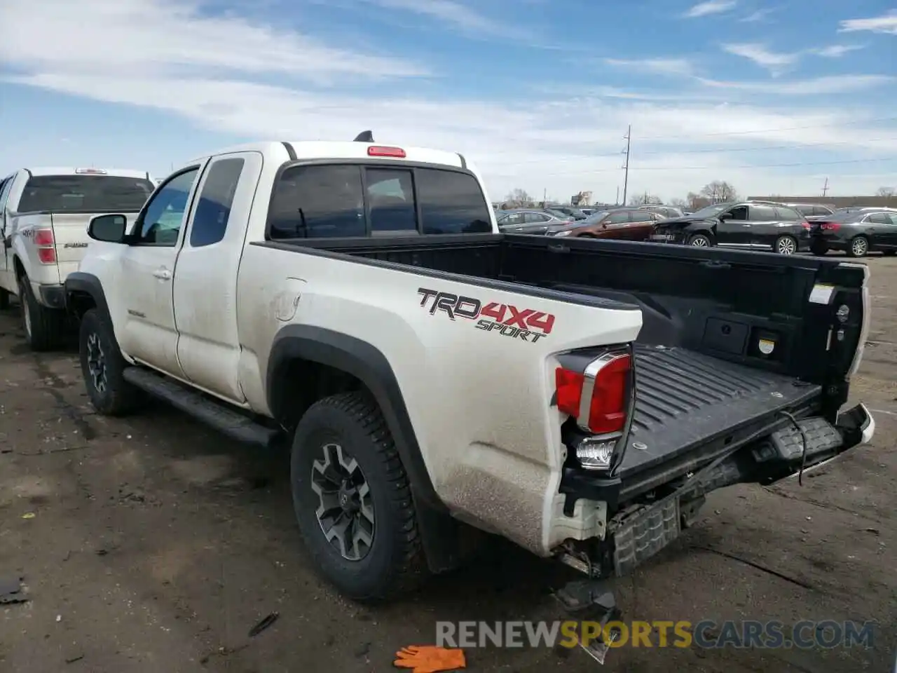 3 Фотография поврежденного автомобиля 3TYSZ5AN0LT000656 TOYOTA TACOMA 2020