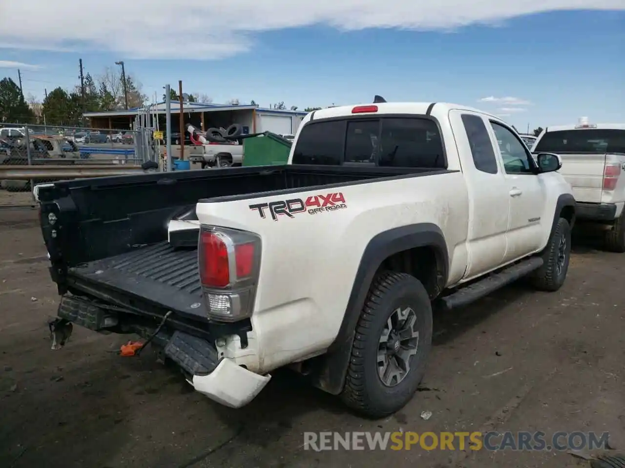 4 Photograph of a damaged car 3TYSZ5AN0LT000656 TOYOTA TACOMA 2020