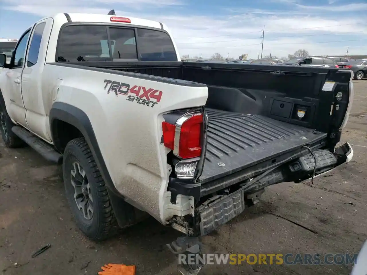 9 Photograph of a damaged car 3TYSZ5AN0LT000656 TOYOTA TACOMA 2020