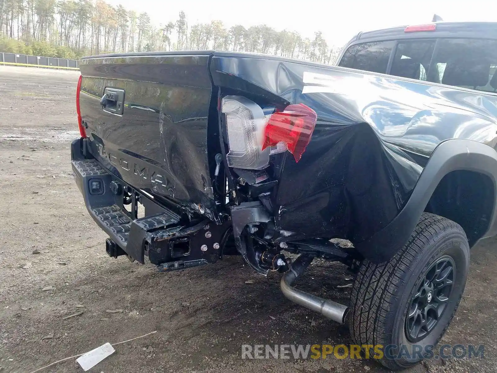 9 Photograph of a damaged car 3TYSZ5AN0LT000902 TOYOTA TACOMA 2020