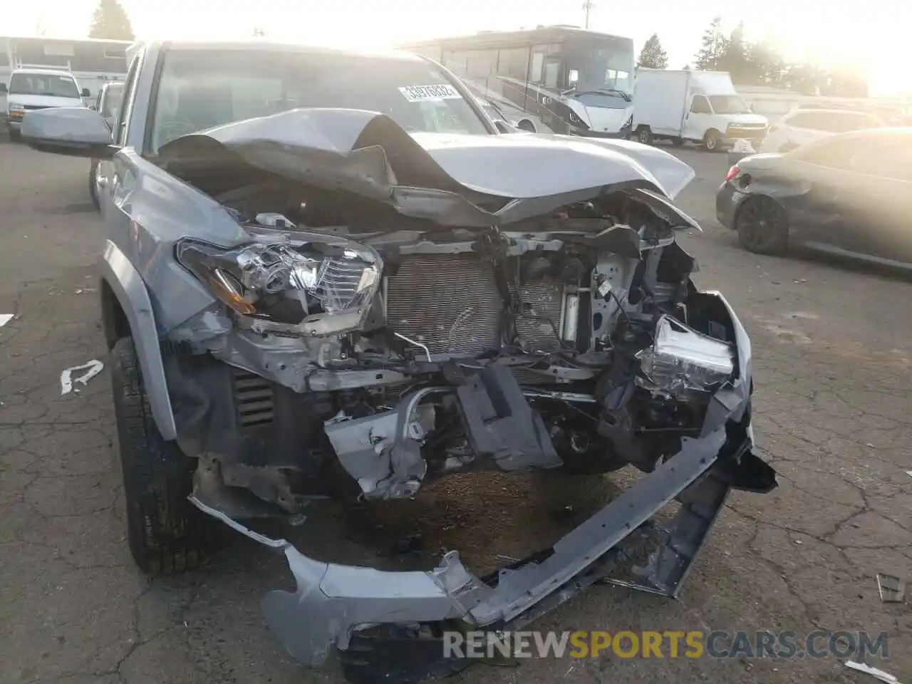 9 Photograph of a damaged car 3TYSZ5AN1LT005168 TOYOTA TACOMA 2020