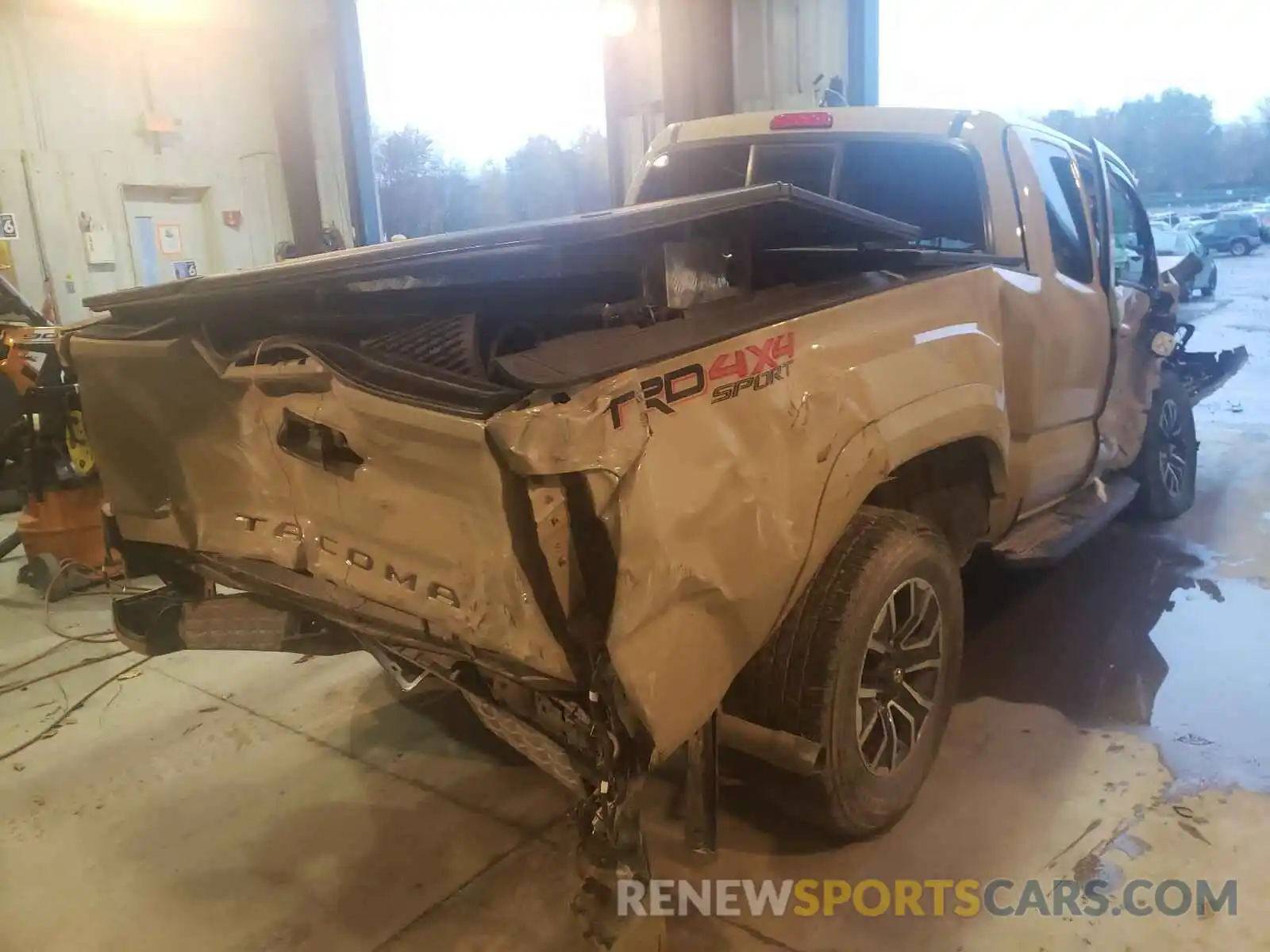 4 Photograph of a damaged car 3TYSZ5AN2LT000254 TOYOTA TACOMA 2020