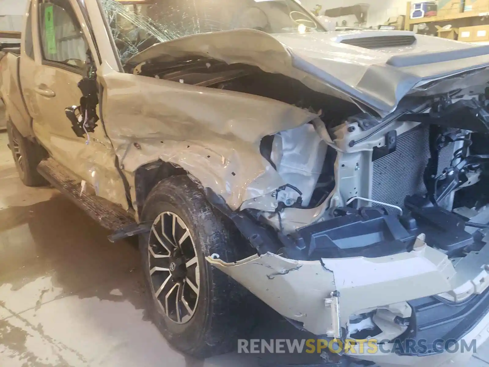 9 Photograph of a damaged car 3TYSZ5AN2LT000254 TOYOTA TACOMA 2020