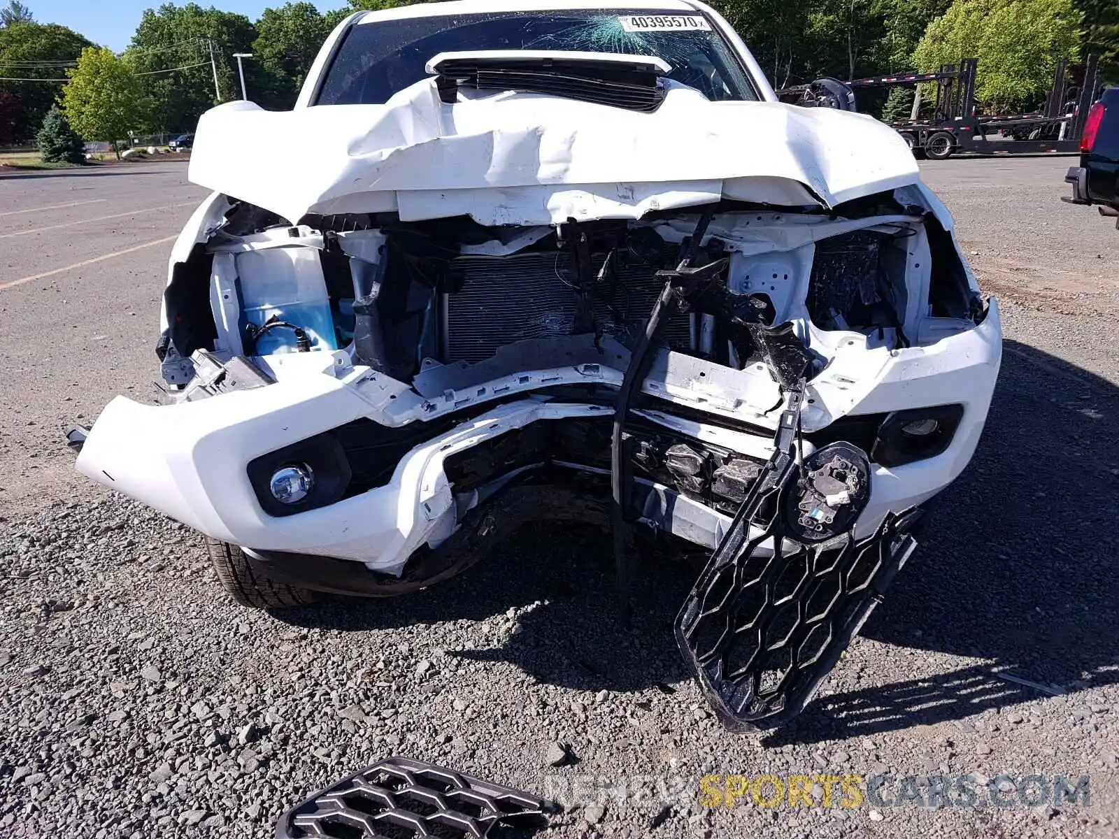 9 Photograph of a damaged car 3TYSZ5AN5LT000071 TOYOTA TACOMA 2020