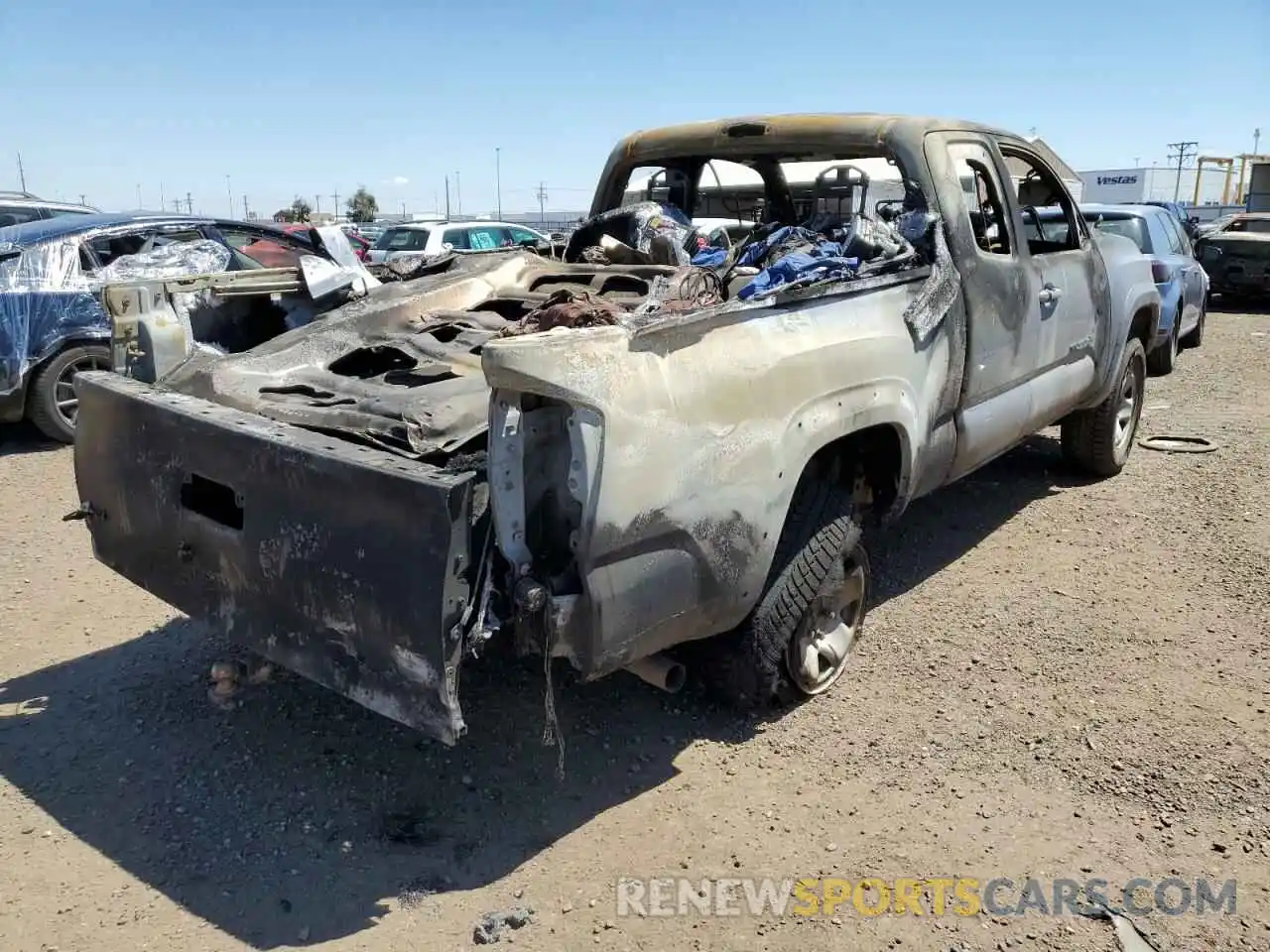 4 Photograph of a damaged car 3TYSZ5AN5LT000233 TOYOTA TACOMA 2020