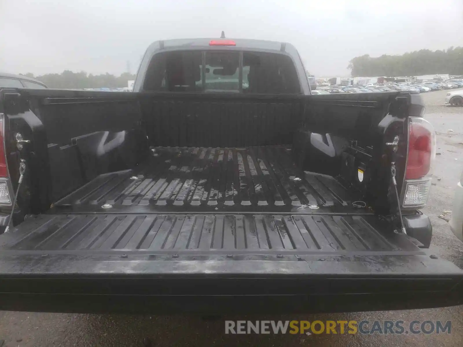 9 Photograph of a damaged car 3TYSZ5AN6LT002105 TOYOTA TACOMA 2020